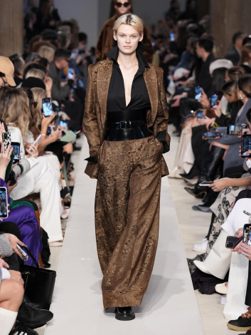Fotoservizio/FW 23-24/WOMEN/SFILATA/MAX MARA/DP2/2