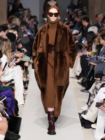 Fotoservizio/FW 23-24/WOMEN/SFILATA/MAX MARA/DP2/3