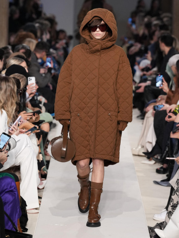 Fotoservizio/FW 23-24/WOMEN/SFILATA/MAX MARA/DP2/5