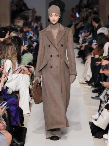 Fotoservizio/FW 23-24/WOMEN/SFILATA/MAX MARA/DP2/6