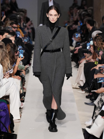 Fotoservizio/FW 23-24/WOMEN/SFILATA/MAX MARA/DP2/8