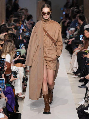 Fotoservizio/FW 23-24/WOMEN/SFILATA/MAX MARA/DP2/3