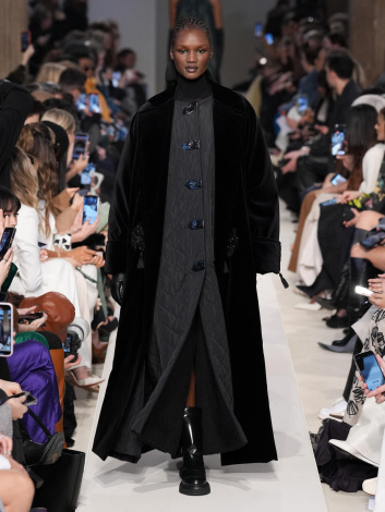 Fotoservizio/FW 23-24/WOMEN/SFILATA/MAX MARA/DP2/14