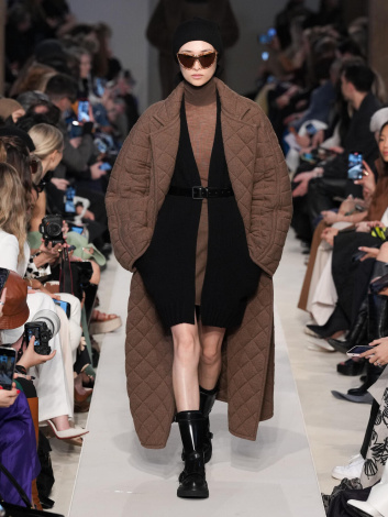 Fotoservizio/FW 23-24/WOMEN/SFILATA/MAX MARA/DP2/6