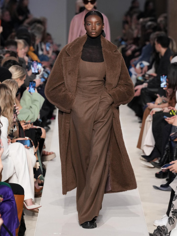 Fotoservizio/FW 23-24/WOMEN/SFILATA/MAX MARA/DP2/7
