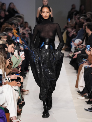 Fotoservizio/FW 23-24/WOMEN/SFILATA/MAX MARA/DP2/16