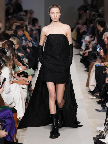 Fotoservizio/FW 23-24/WOMEN/SFILATA/MAX MARA/DP2/17