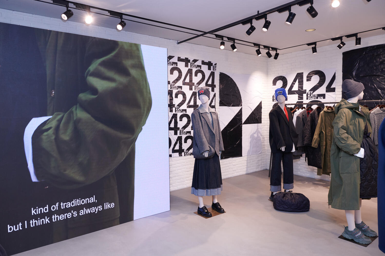 WEEKEND MAX MARA WITH KATE PHELAN WOMEN FW 23-24 - Foto #1