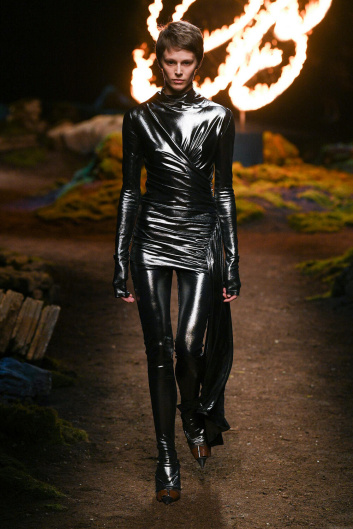 Fotoservizio/FW 23-24/WOMEN/SFILATA/BLUMARINE/DP2/0