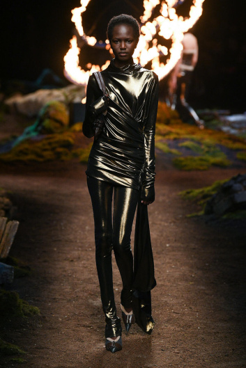 Fotoservizio/FW 23-24/WOMEN/SFILATA/BLUMARINE/DP2/8