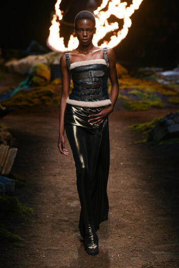 Fotoservizio/FW 23-24/WOMEN/SFILATA/BLUMARINE/DP2/11