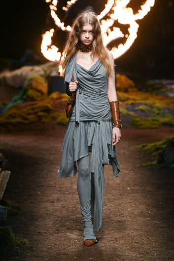 Fotoservizio/FW 23-24/WOMEN/SFILATA/BLUMARINE/DP2/1