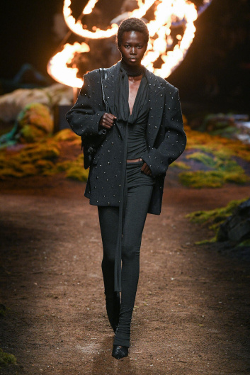Fotoservizio/FW 23-24/WOMEN/SFILATA/BLUMARINE/DP2/2