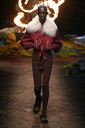 Fotoservizio/FW 23-24/WOMEN/SFILATA/BLUMARINE/DP2/2