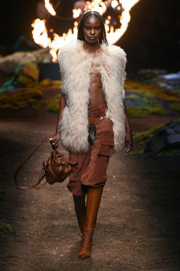 Fotoservizio/FW 23-24/WOMEN/SFILATA/BLUMARINE/DP2/17