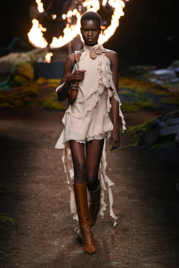 Fotoservizio/FW 23-24/WOMEN/SFILATA/BLUMARINE/DP2/19
