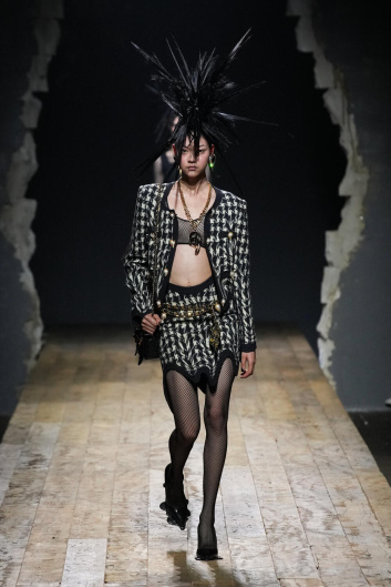 Fotoservizio/FW 23-24/WOMEN/SFILATA/MOSCHINO/DP2/0