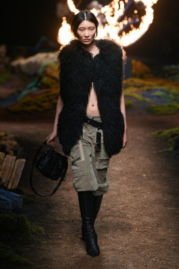 Fotoservizio/FW 23-24/WOMEN/SFILATA/BLUMARINE/DP2/22