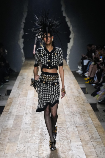 Fotoservizio/FW 23-24/WOMEN/SFILATA/MOSCHINO/DP2/3