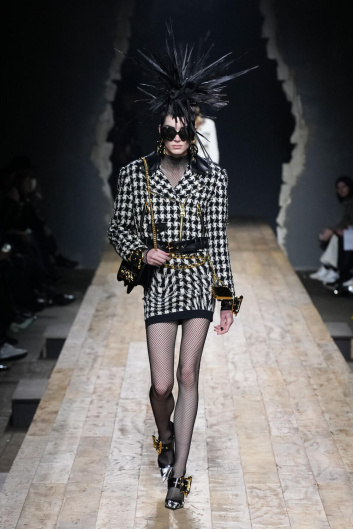 Fotoservizio/FW 23-24/WOMEN/SFILATA/MOSCHINO/DP2/7