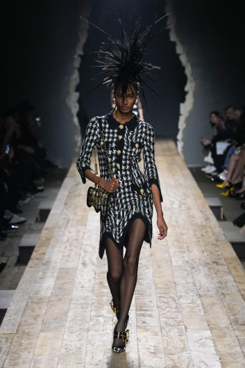 Fotoservizio/FW 23-24/WOMEN/SFILATA/MOSCHINO/DP2/0