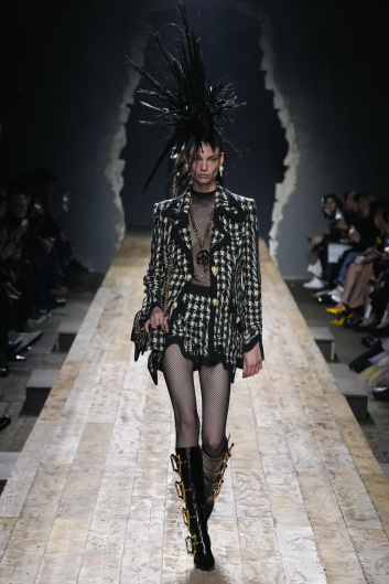 Fotoservizio/FW 23-24/WOMEN/SFILATA/MOSCHINO/DP2/1