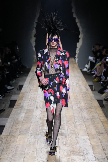 Fotoservizio/FW 23-24/WOMEN/SFILATA/MOSCHINO/DP2/13
