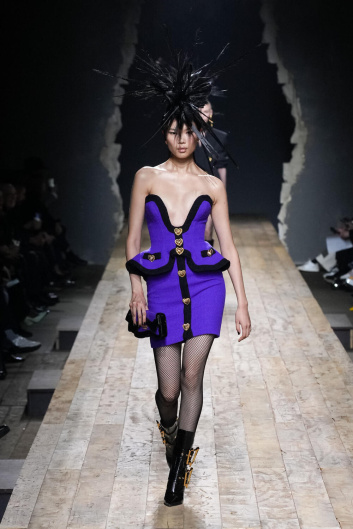 Fotoservizio/FW 23-24/WOMEN/SFILATA/MOSCHINO/DP2/14