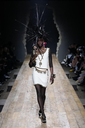 Fotoservizio/FW 23-24/WOMEN/SFILATA/MOSCHINO/DP2/10