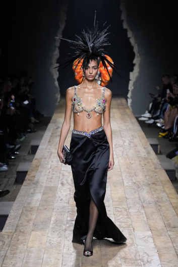 Fotoservizio/FW 23-24/WOMEN/SFILATA/MOSCHINO/DP2/36