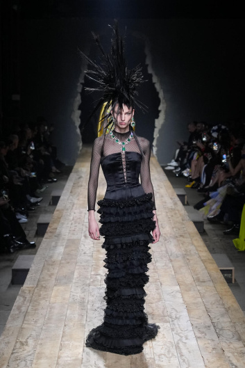 Fotoservizio/FW 23-24/WOMEN/SFILATA/MOSCHINO/DP2/42