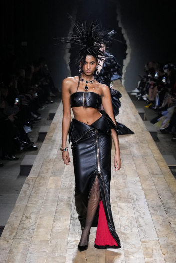 Fotoservizio/FW 23-24/WOMEN/SFILATA/MOSCHINO/DP2/44