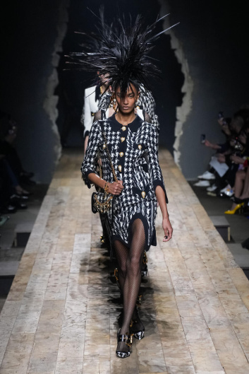 Fotoservizio/FW 23-24/WOMEN/SFILATA/MOSCHINO/DP2/47
