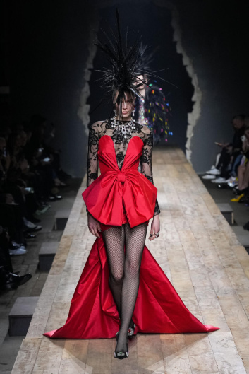 Fotoservizio/FW 23-24/WOMEN/SFILATA/MOSCHINO/DP2/38