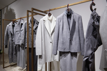 Fotoservizio/FW 23-24/WOMEN/PRESENTAZIONE/KITON/DP2/3