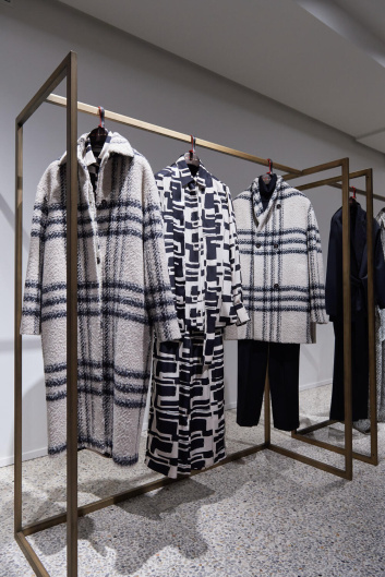 Fotoservizio/FW 23-24/WOMEN/PRESENTAZIONE/KITON/DP2/6