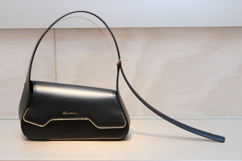 Fotoservizio/FW 23-24/WOMEN/PRESENTAZIONE/SANTONI/DP2/4