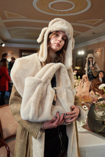 Fotoservizio/FW 23-24/WOMEN/PRESENTAZIONE/BORBONESE/DP2/13