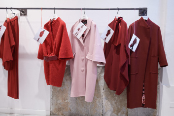 Fotoservizio/FW 23-24/WOMEN/PRESENTAZIONE/GIANLUCA CAPANNOLO/DP2/3