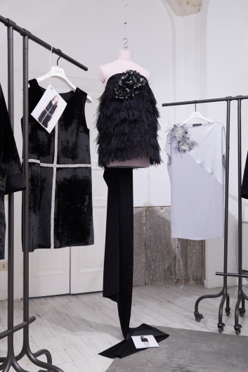 Fotoservizio/FW 23-24/WOMEN/PRESENTAZIONE/GIANLUCA CAPANNOLO/DP2/19