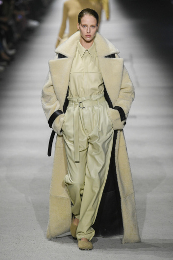 Fotoservizio/FW 23-24/WOMEN/SFILATA/TOD'S/DP2/20