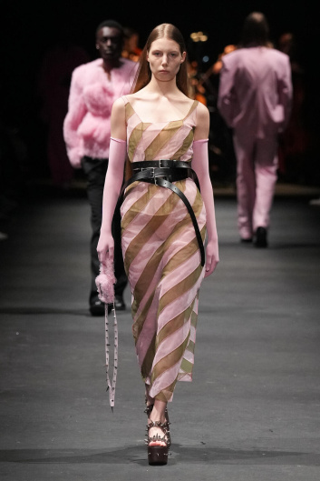 Fotoservizio/FW 23-24/WOMEN/SFILATA/ACT N°1/DP2/6