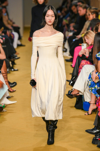 Fotoservizio/FW 23-24/WOMEN/SFILATA/PHILOSOPHY DI LORENZO SERAFINI/DP2/2