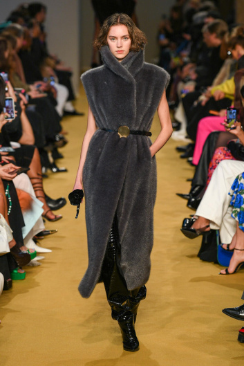 Fotoservizio/FW 23-24/WOMEN/SFILATA/PHILOSOPHY DI LORENZO SERAFINI/DP2/15