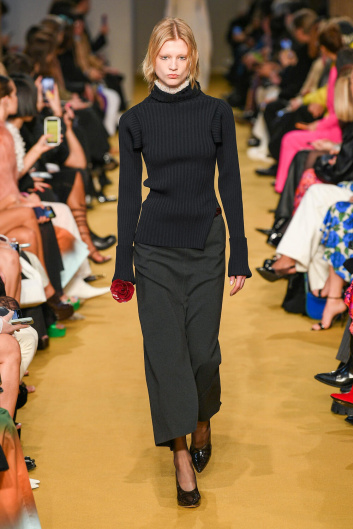 Fotoservizio/FW 23-24/WOMEN/SFILATA/PHILOSOPHY DI LORENZO SERAFINI/DP2/1