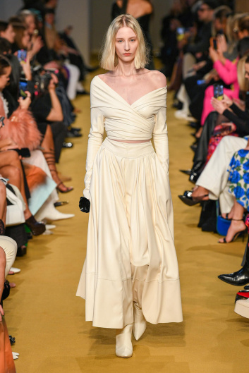 Fotoservizio/FW 23-24/WOMEN/SFILATA/PHILOSOPHY DI LORENZO SERAFINI/DP2/16