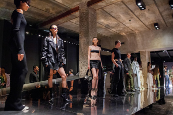 Fotoservizio/SS 2023/WOMEN/PRESENTAZIONE/SSHEENA/DP2/1