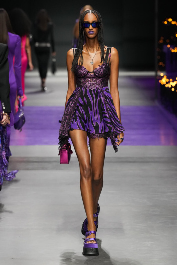 Fotoservizio/SS 2023/WOMEN/SFILATA/VERSACE/DP2/4
