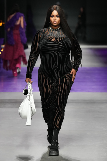 Fotoservizio/SS 2023/WOMEN/SFILATA/VERSACE/DP2/0