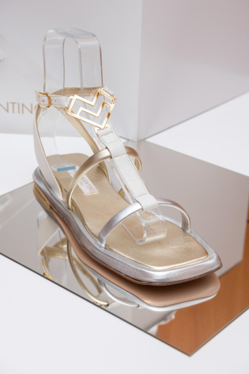 Fotoservizio/SS 2023/WOMEN/PRESENTAZIONE/MARIO VALENTINO/DP2/9